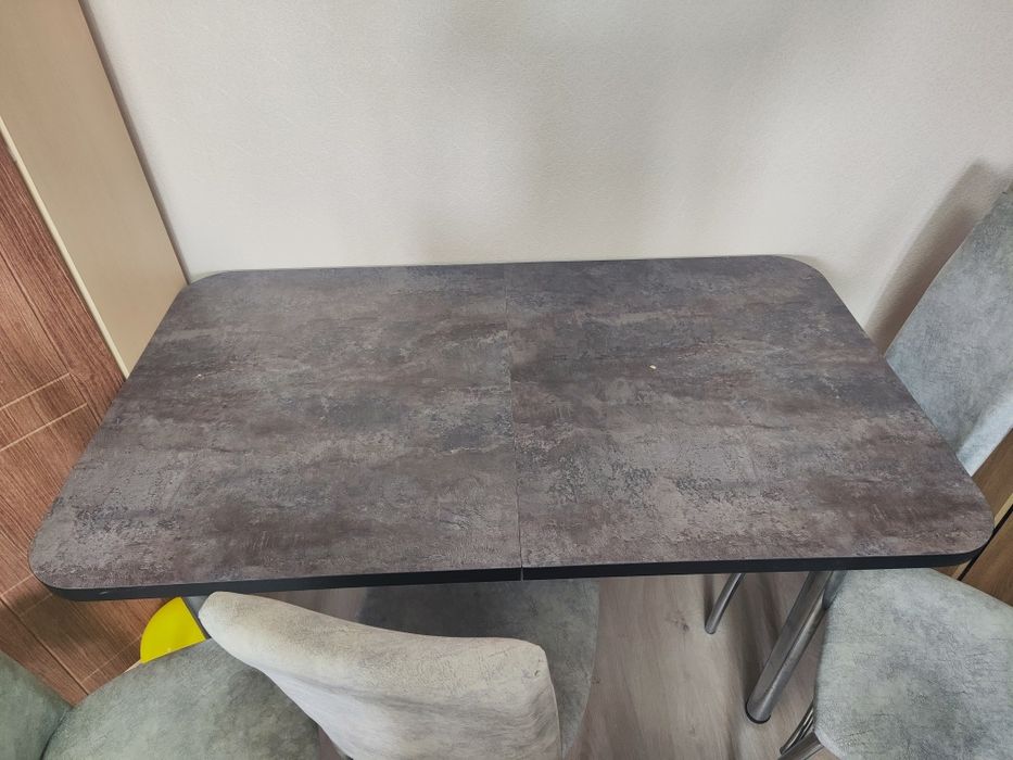 Стол со стульями