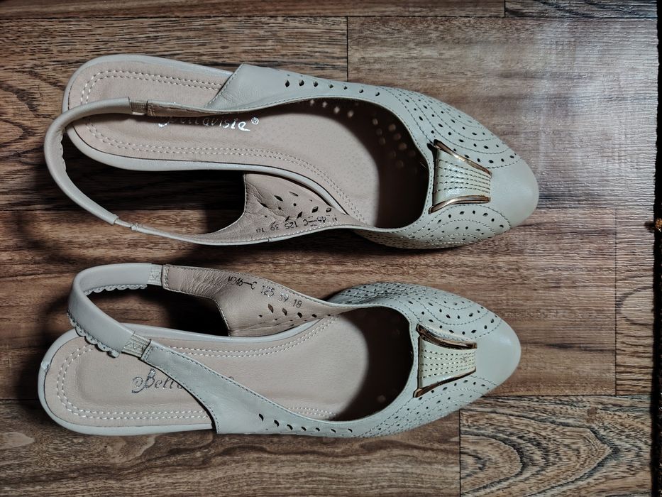 Женские босоножки