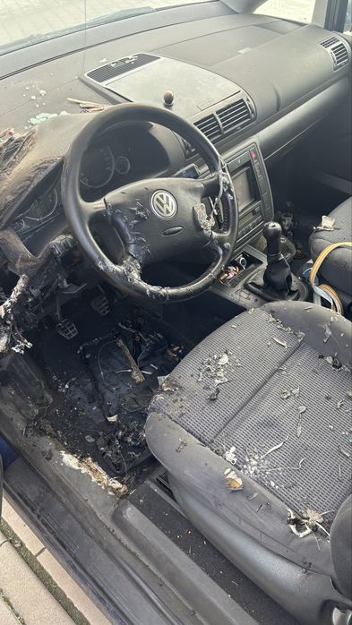 Vand Volkswagen Sharan incendiat