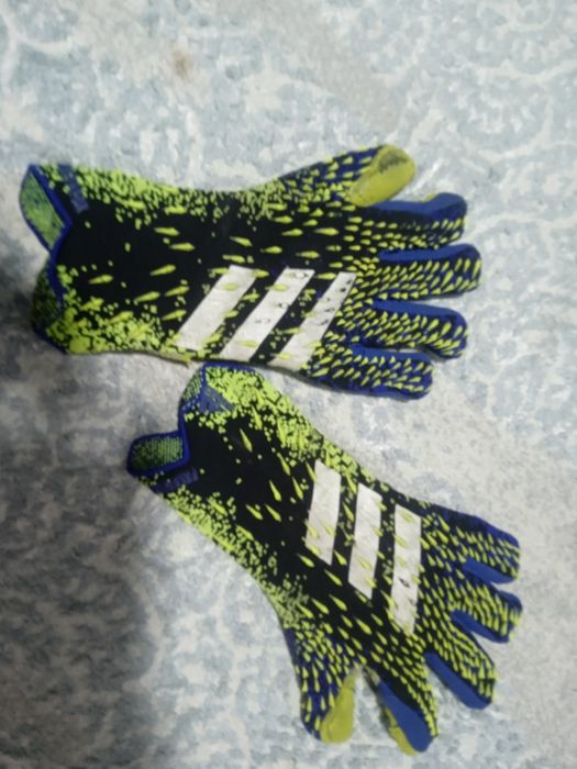 Продаю перчатки для футбола