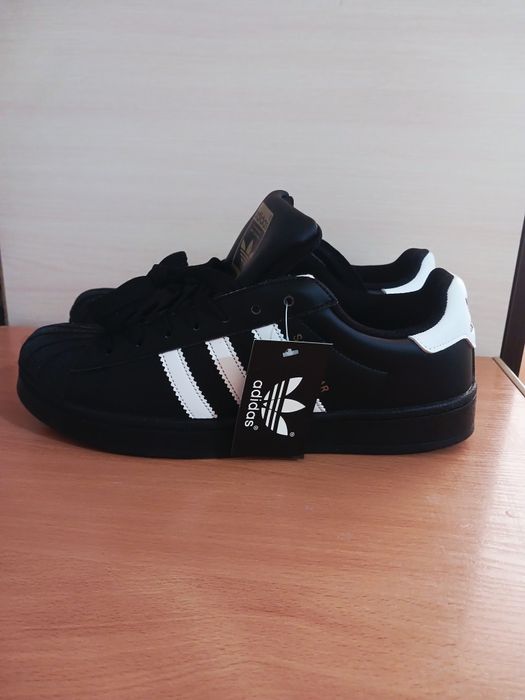 Продам красовки Adidas