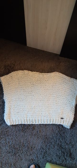Ръчно изплетен пуловер