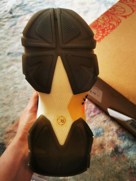 Продам кроссовки