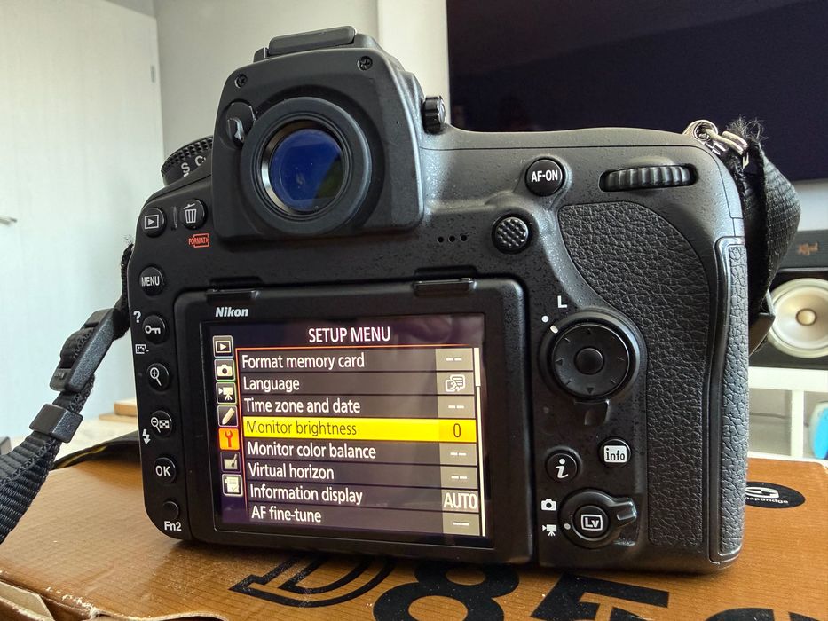 Nikon D850 + Battery Grip, пълен комплект, неразличим от нов