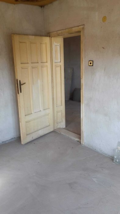 Продава двуетажна къща