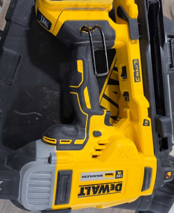 Акумулаторен такер за бетон DeWALT DCN890N