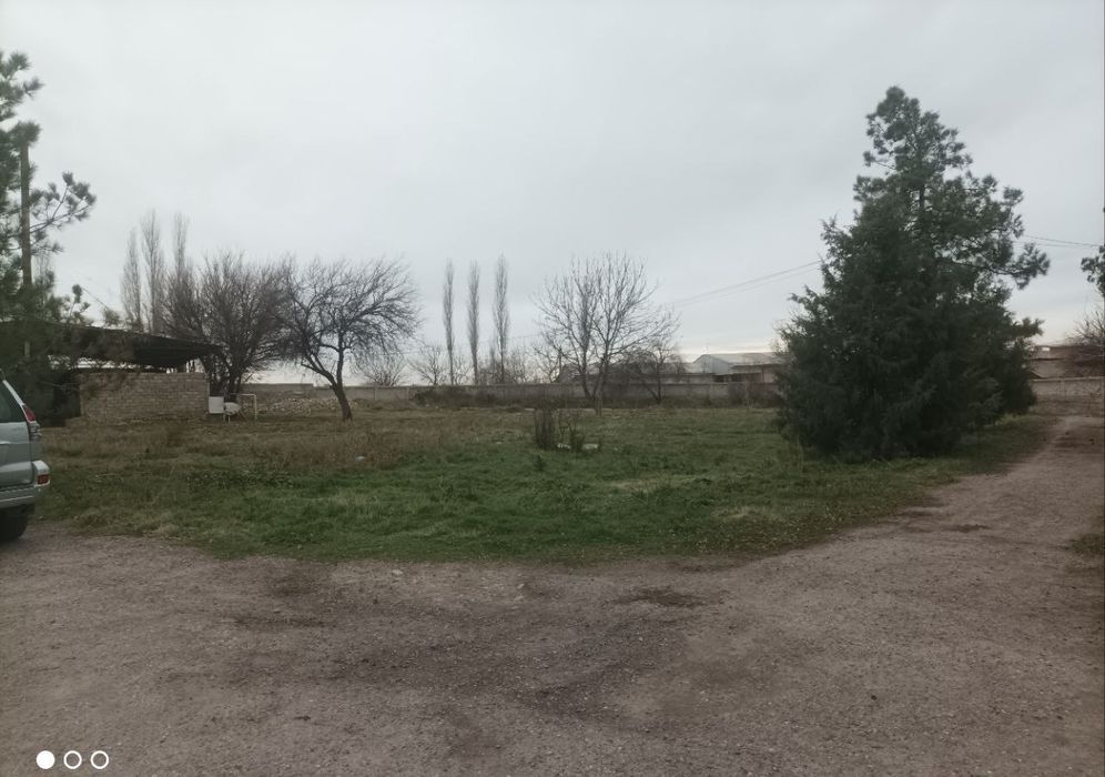 Продаётся нежилой участок 1,2 гектара со складом.