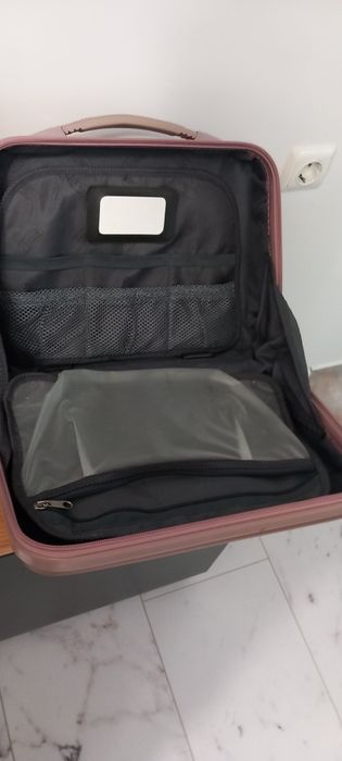 Прекрасна козметична дамска чанта