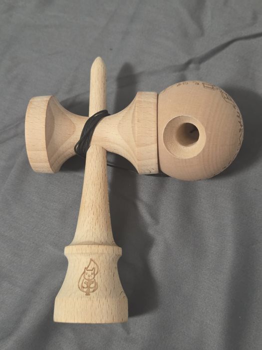 Kendama miguel erratic squirel engraved pink