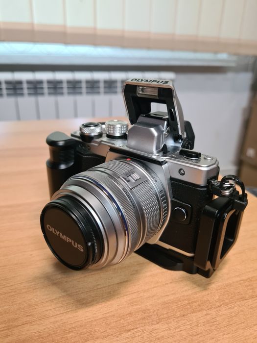 Olympus OM-D E-M10Mark II cu două obiective