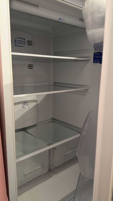 Холодильник INDEZIT