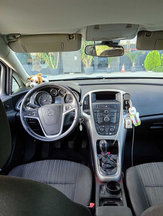 Vând Opel Astra j 1,4 benzină cu GPL