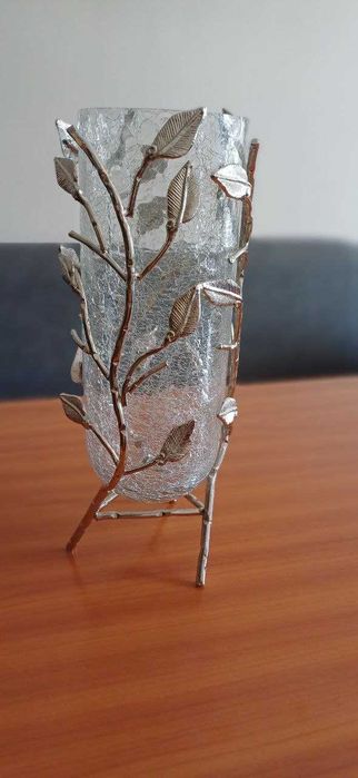 Ноодатий кумуш баргли ваза/Ваза с металлическим декором