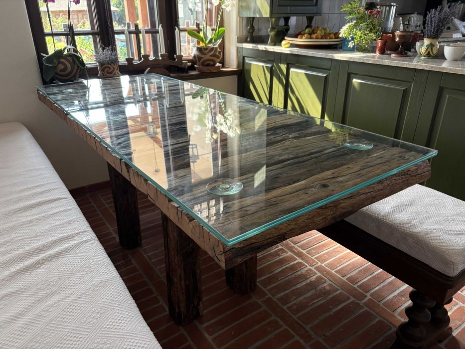 Masa din lemn masiv (la comanda)