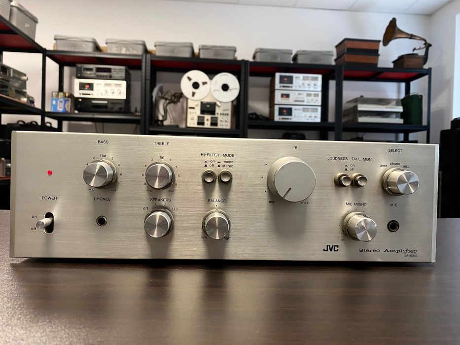 Vintage усилвател JVC