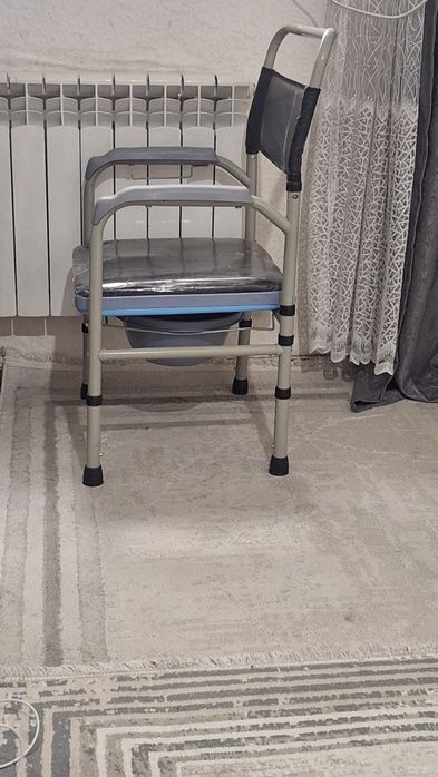 Санитарный стул туалет