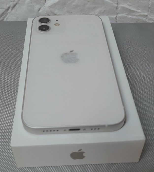 iPhone 12 64Gb отличное состояние