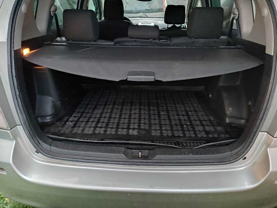 Toyota Corolla verso 2.2D-CAT/D4D 177 к.с.