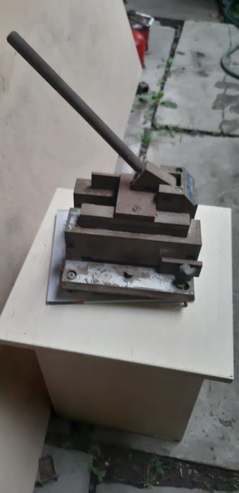 Станок для рубки жалюзи.