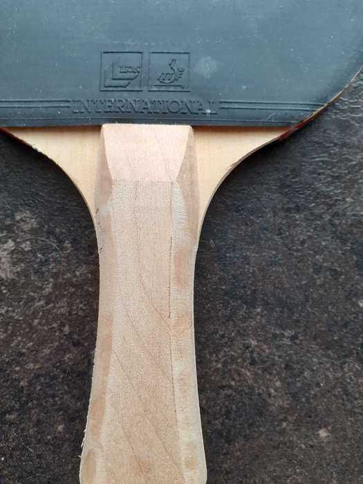 Vând paletă pentru tenis de masă marca Lion International