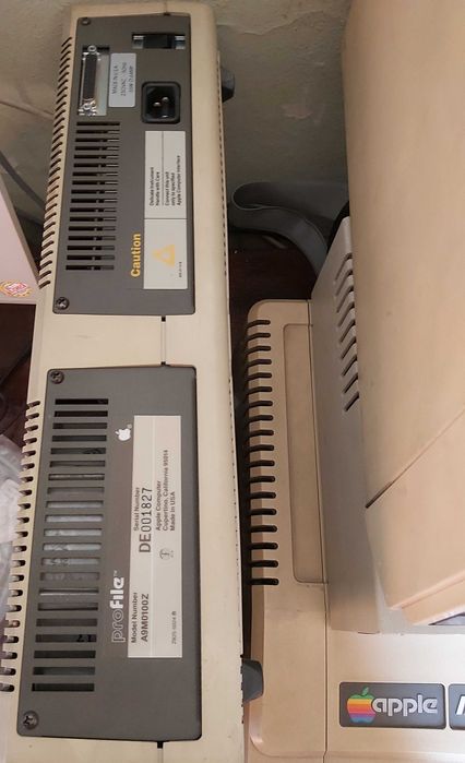Apple IIe цветен монитор хард диск и периферия !