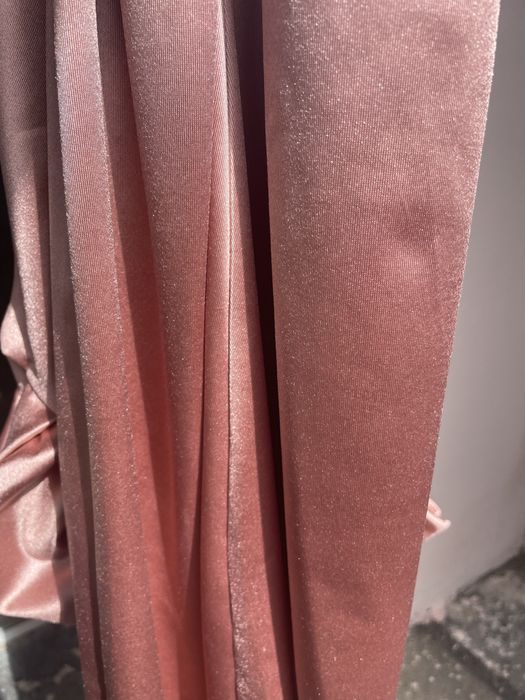 Нова дълга розова рокля, цепка, гол гръб, бал, повод, коктейл, сватба