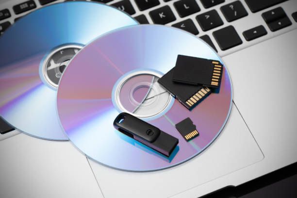 Stickuri USB , CD cu muzica la comanda