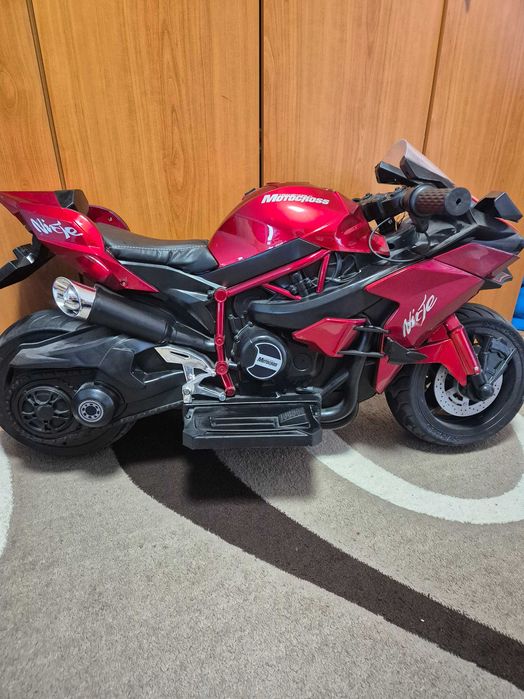 Акумулаторен мотор