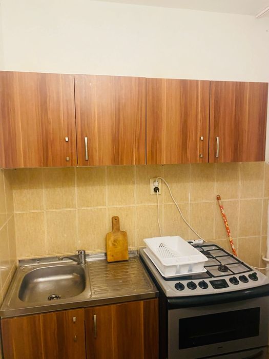 închiriez garsonieră,33mp,Obcini