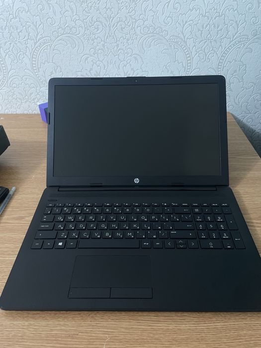 Ноутбук HP черного цвета