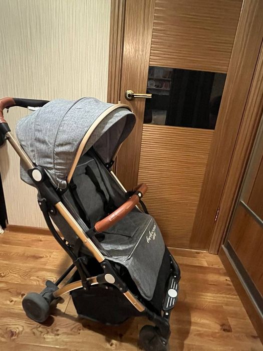 Продам прогулочную коляску