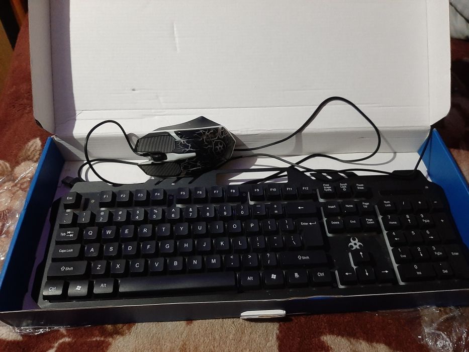 Vand Tastatura, Hama, uRage Exodus 450 metal cu RGB în stare bună