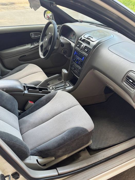 NESSAN MAXIMA sotiladi .