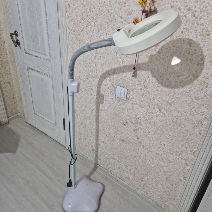 Продам лампу лупу
