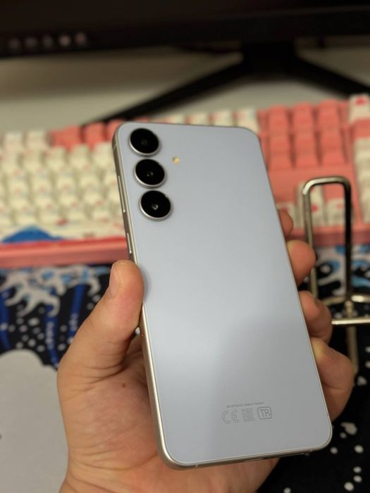 Samsung S25 FE телефон