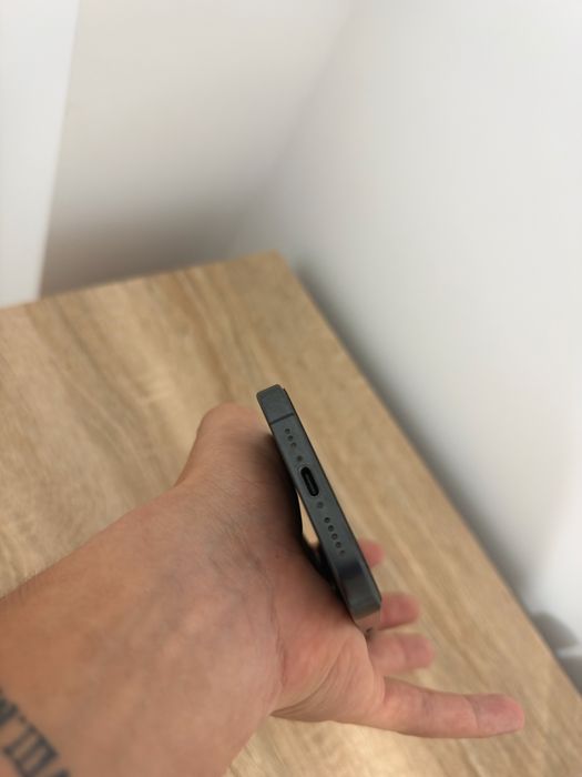 Vand iphone 15 pro impecabil