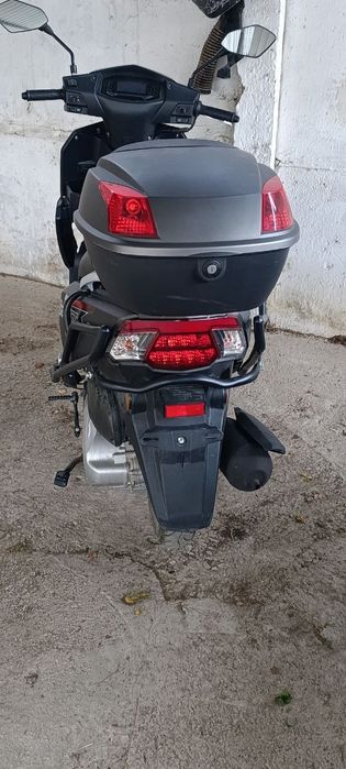 Продается Скутер 170 QMOTO