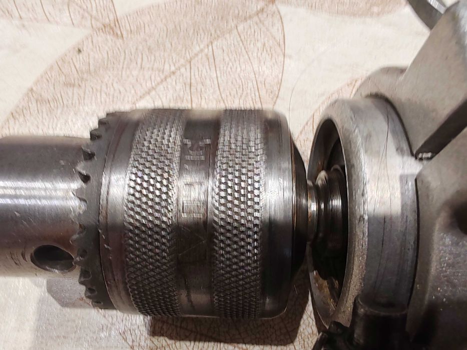 Елпром бз16а. Двускоростна бормашина 650w
бормашина българска 650 вата