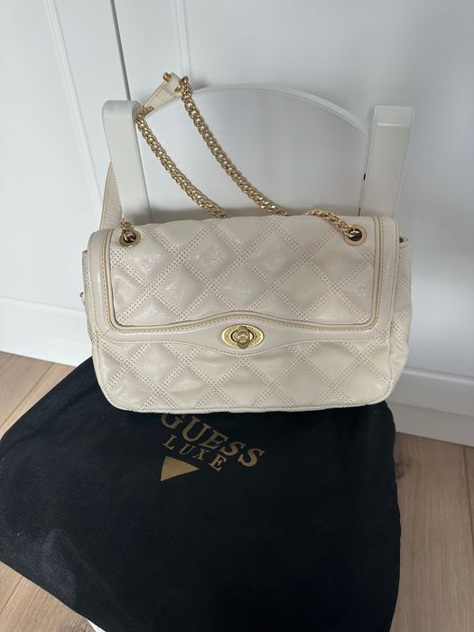 Кожена чанта Guess