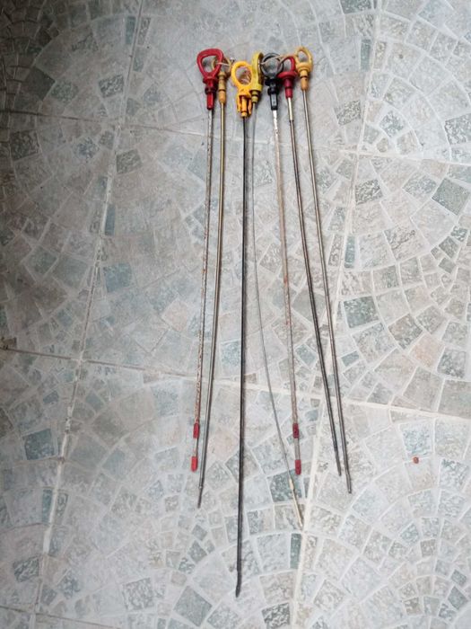 Продавам щеки за измерване на масло на двигател