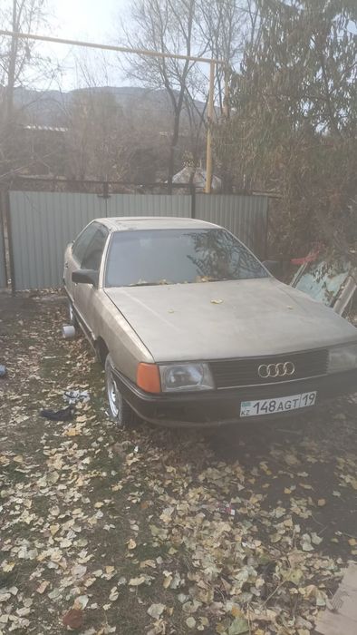 Продам машину Ауди 100С3