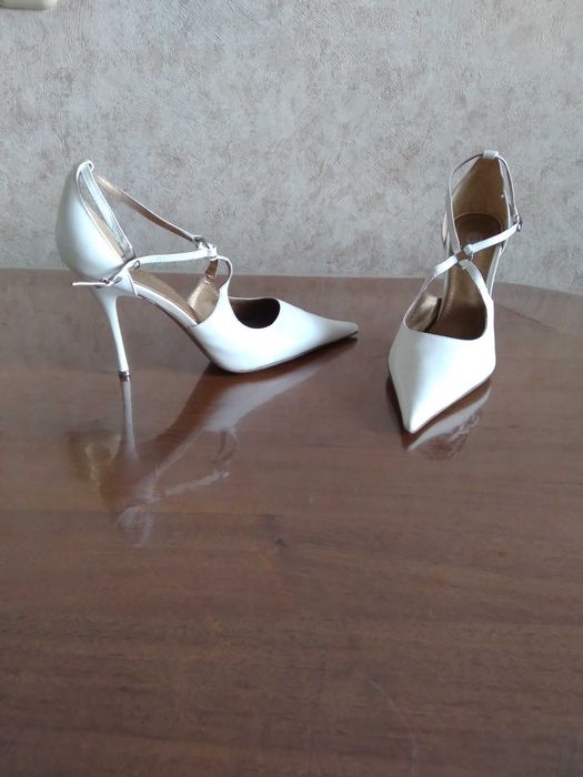 Туфли белые кожанные