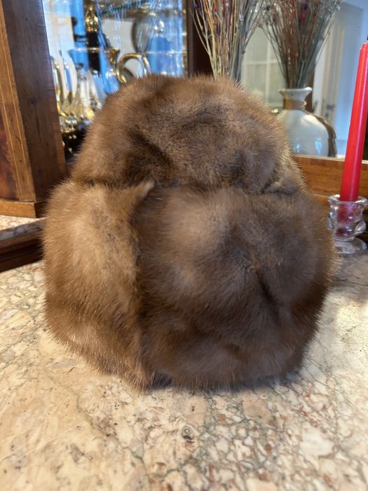 Caciula blana de vizon