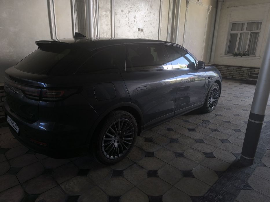 Услуга персональный водитель (Leap Motors C11) женщина со стажем 25 ле