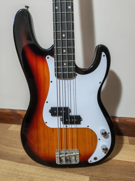 Chitară bass 4 corzi