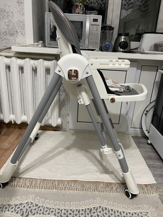 Стол для кормления-качеля.