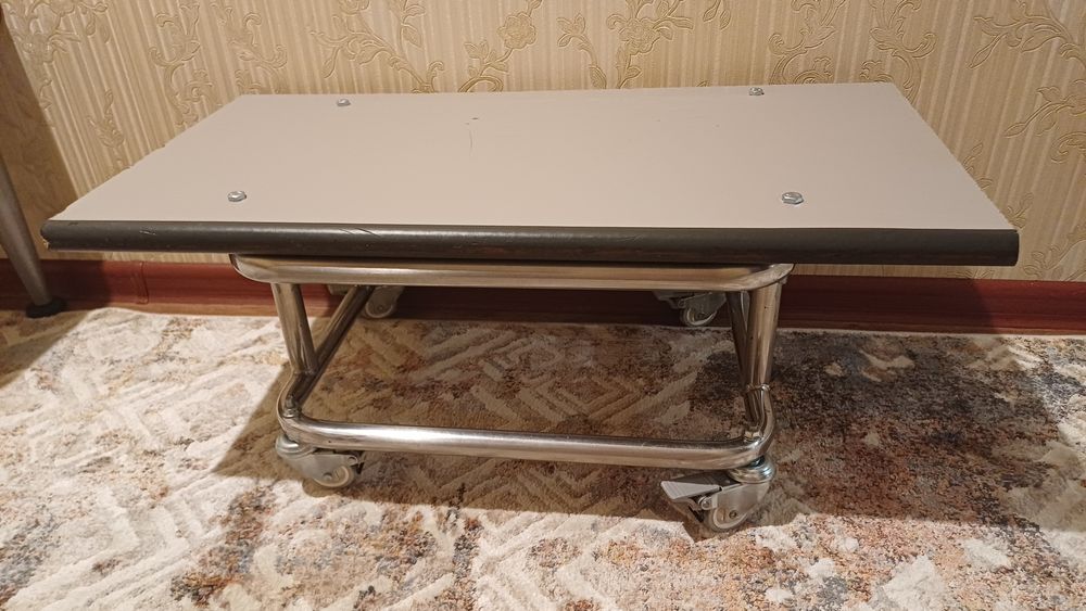 Продается стол тележка
