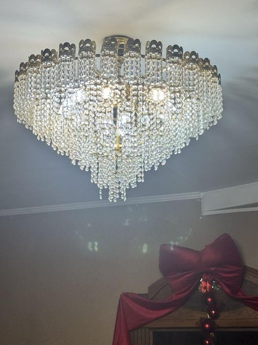 Шмкарная большая люстра