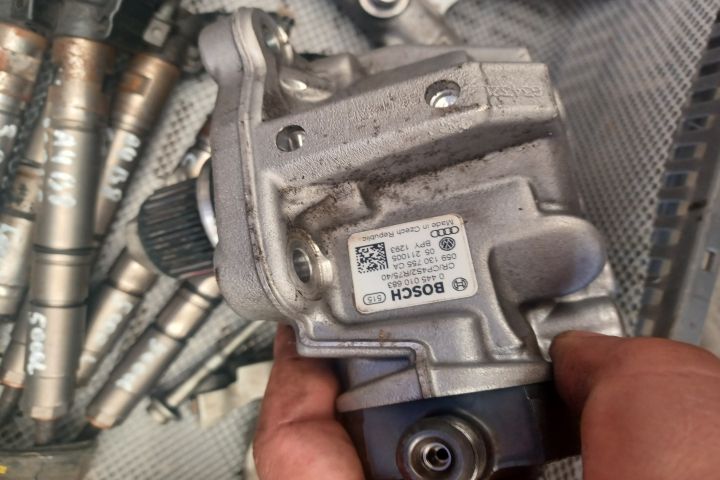 Kit injectie (pompa, rampa, injectoare) 3.0 TDI CBUC 0445010683 09864