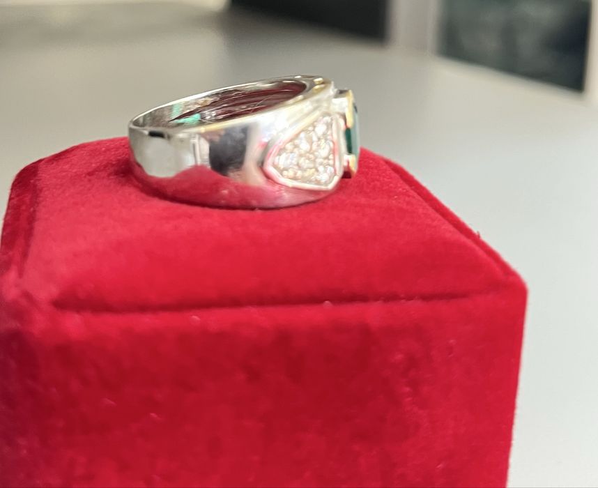 Дамски пръстен бяло злато и естествен изумруд